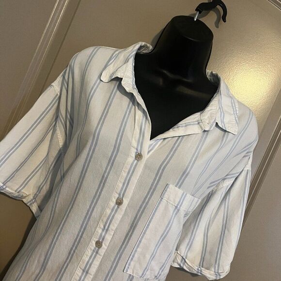 Ava & Viv Tops - Women's 1X White & Blue Striped Button Up Blouse